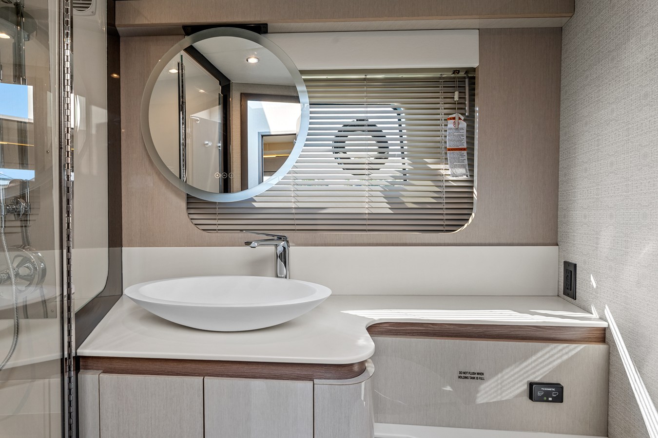 CRUISERS YACHTS 50 FLY, photo 34