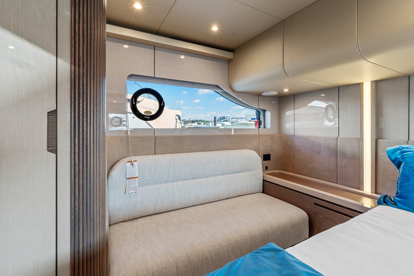 CRUISERS YACHTS 50 FLY, photo 36