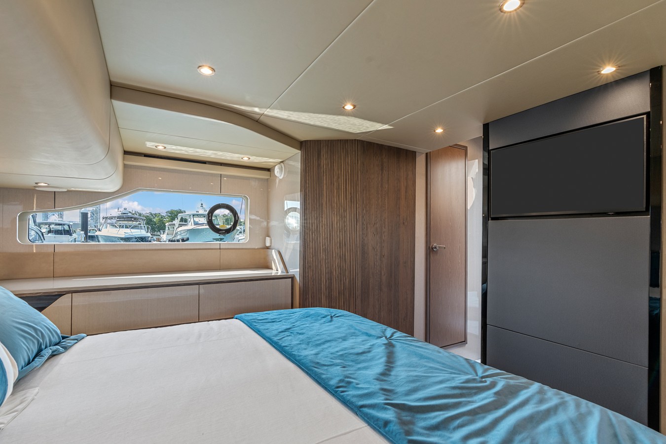 CRUISERS YACHTS 50 FLY, photo 38