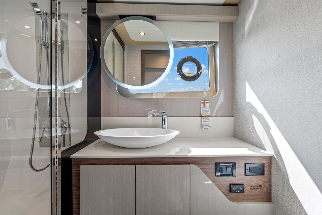 CRUISERS YACHTS 50 FLY, photo 39