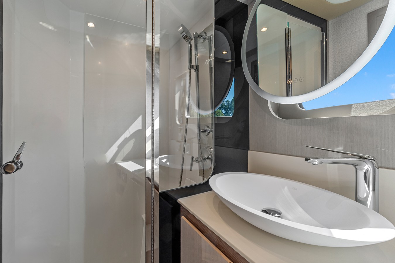 CRUISERS YACHTS 50 FLY, photo 40