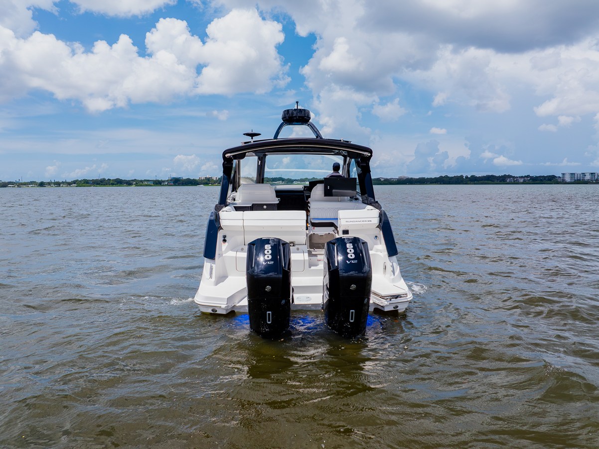 Sea Ray Sundancer 370 Outboard — 2026 Sea Ray Sundancer 370 Outboard — photo 4
