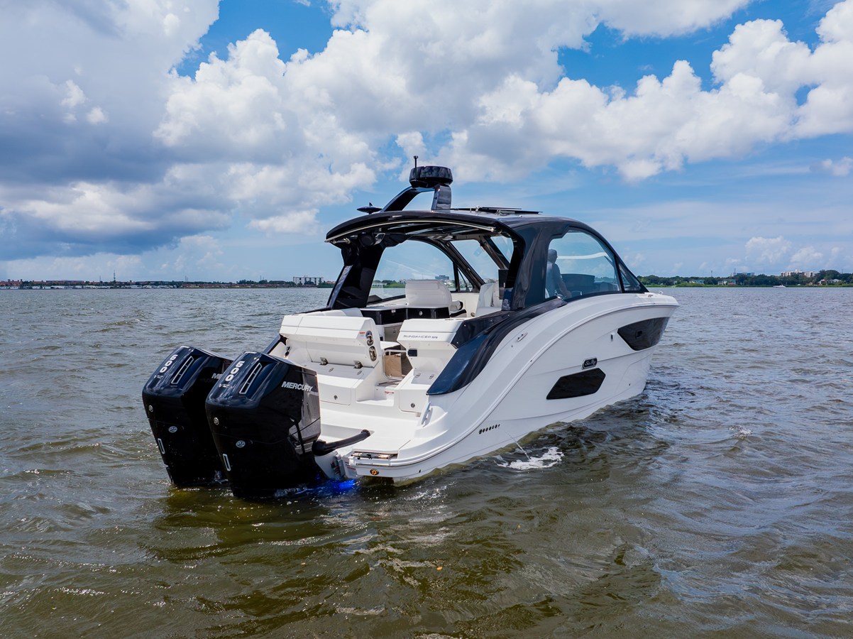 Sea Ray Sundancer 370 Outboard — 2026 Sea Ray Sundancer 370 Outboard — photo 5