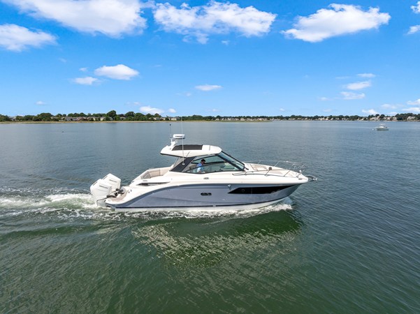 SEA RAY SUNDANCER 320 OUTBOARD — 2027 Sea Ray Sundancer 320 Outboard