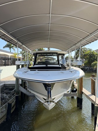 2023 Boston Whaler 350 REALM 5