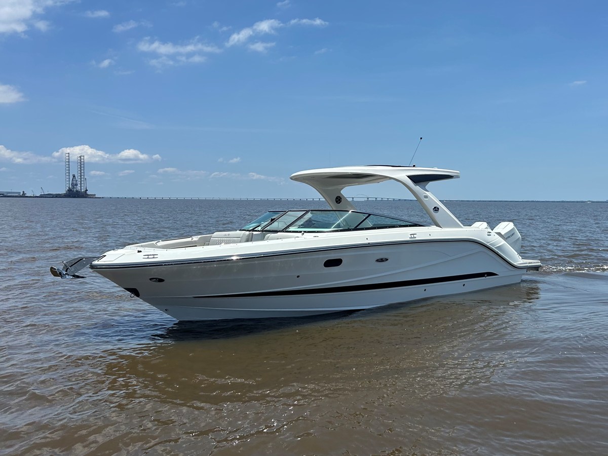 Sea Ray SLX 310 Outboard — 2026 Sea Ray SLX 310 Outboard — photo 2