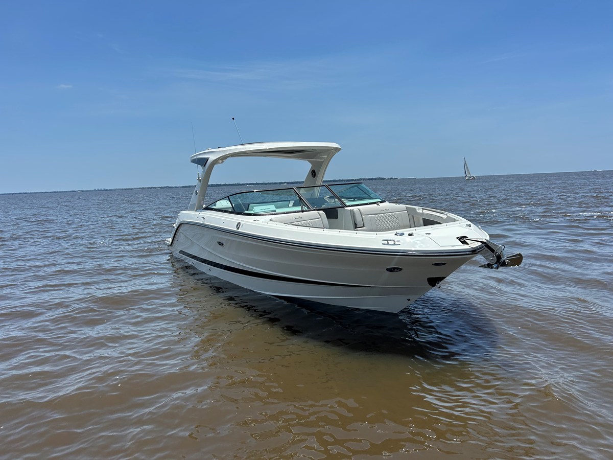 Sea Ray SLX 310 Outboard — 2026 Sea Ray SLX 310 Outboard — photo 4