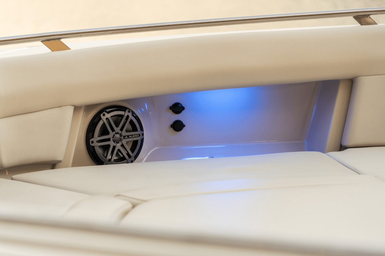 BOSTON WHALER 380 REALM, photo 43