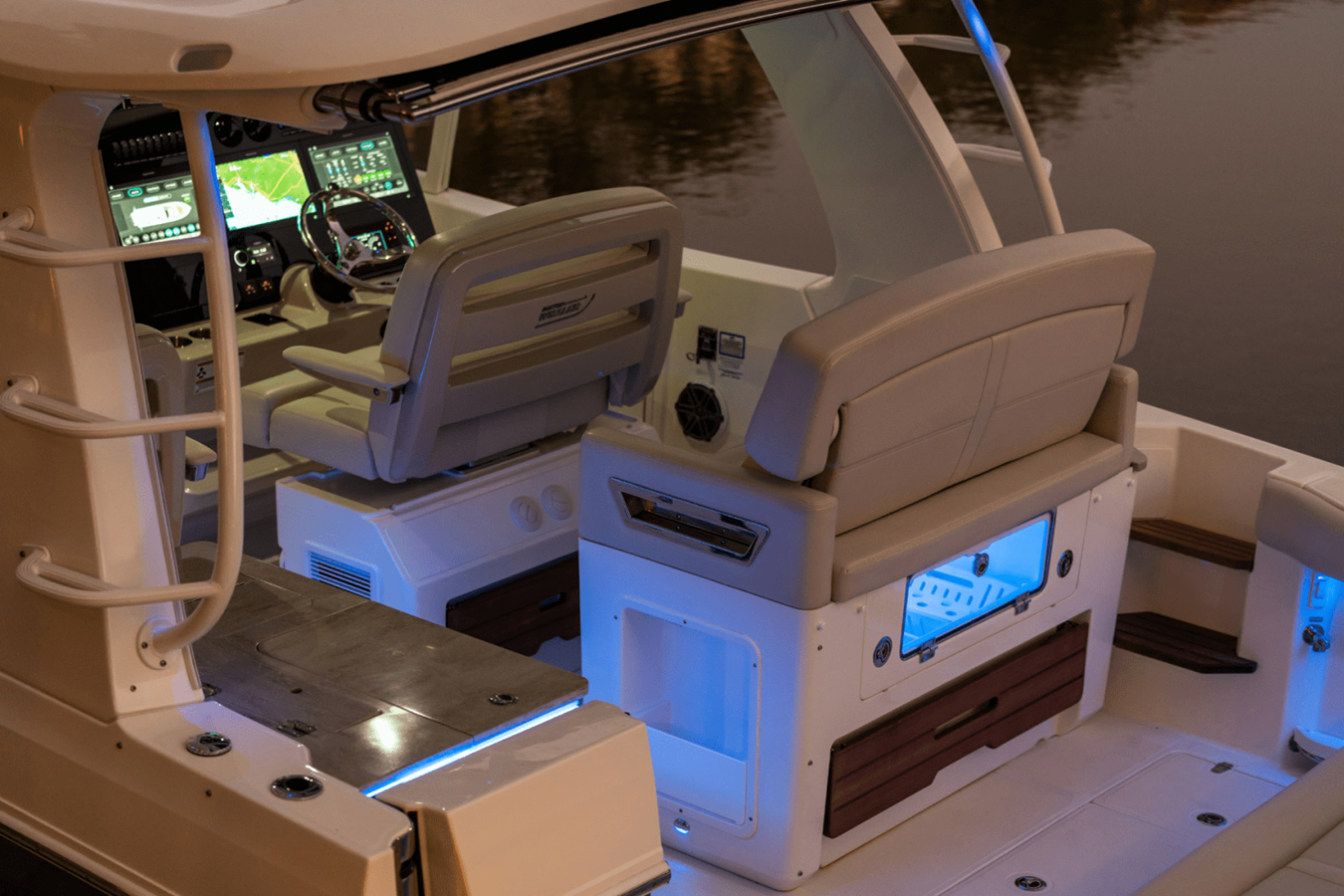 BOSTON WHALER 380 REALM, photo 60