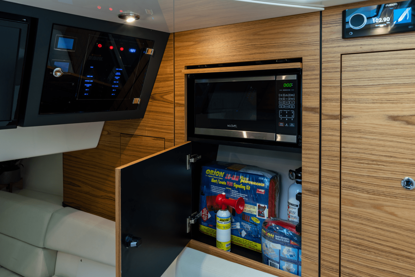BOSTON WHALER 380 REALM, photo 62