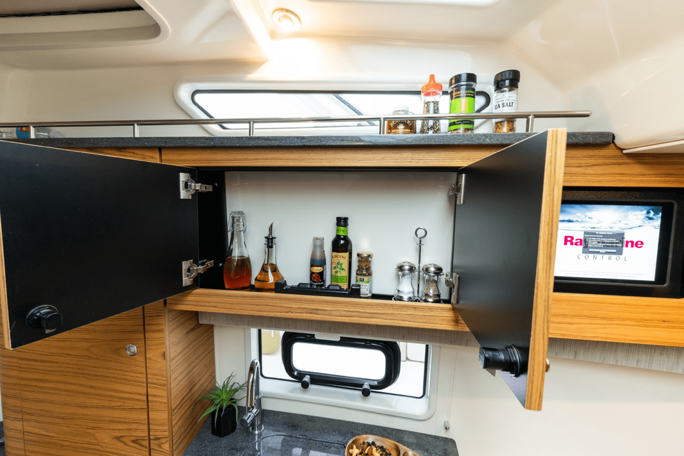BOSTON WHALER 380 REALM, photo 69
