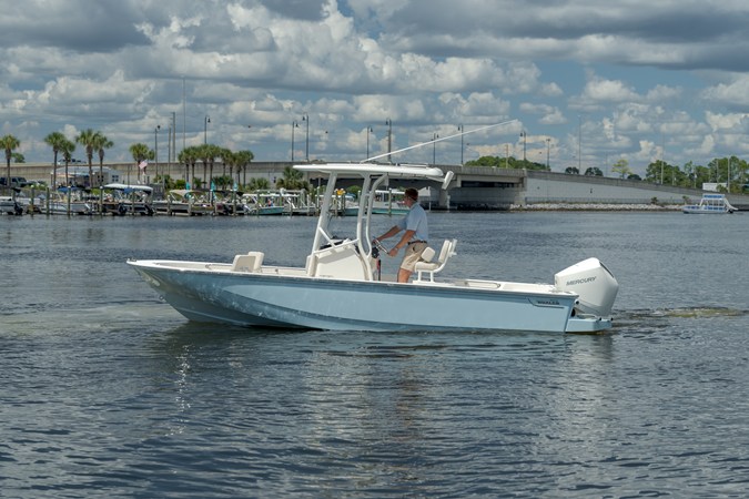 BOSTON WHALER 210 MONTAUK — 2027 Boston Whaler 210 Montauk