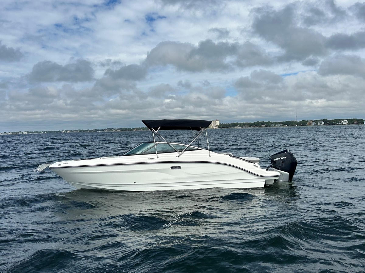Sea Ray SLX 260 Outboard — 2026 Sea Ray SLX 260 Outboard — photo 2