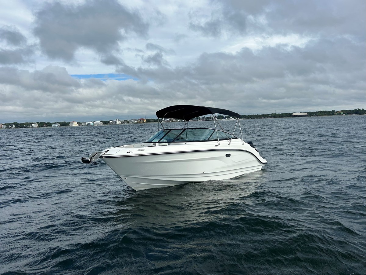 Sea Ray SLX 260 Outboard — 2026 Sea Ray SLX 260 Outboard — photo 4