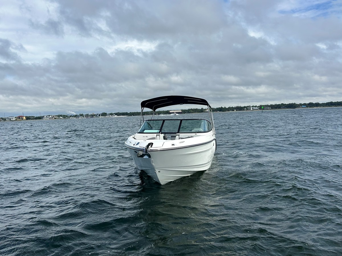 Sea Ray SLX 260 Outboard — 2026 Sea Ray SLX 260 Outboard — photo 5