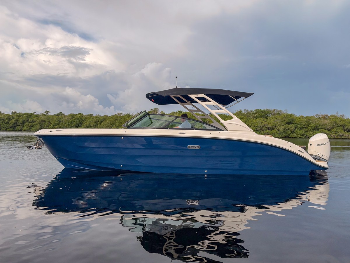 Sea Ray SDX 270 Outboard — 2027 Sea Ray SDX 270 Outboard — photo 2