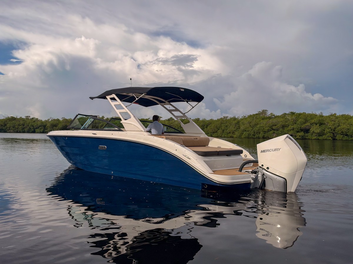 Sea Ray SDX 270 Outboard — 2027 Sea Ray SDX 270 Outboard — photo 4