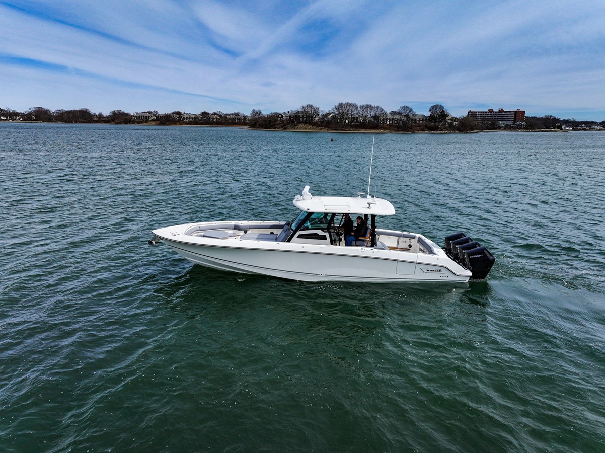 Boston Whaler 380 Outrage — 2026 Boston Whaler 380 Outrage — photo 3