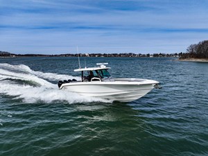 BOSTON WHALER 380 OUTRAGE