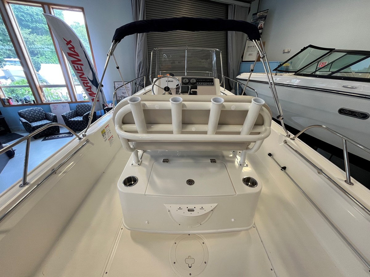 Boston Whaler 210 Montauk — 2026 Boston Whaler 210 Montauk — photo 4