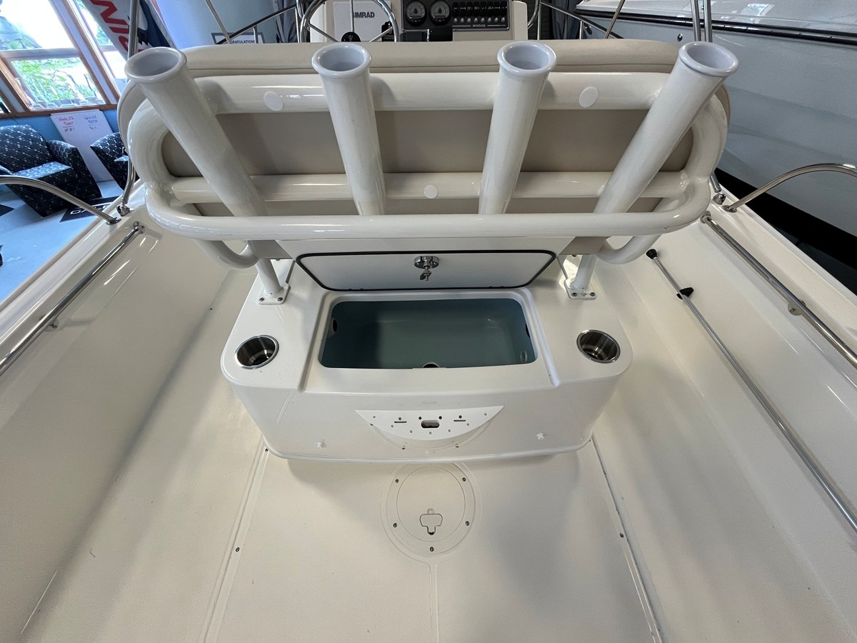 Boston Whaler 210 Montauk — 2026 Boston Whaler 210 Montauk — photo 5