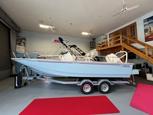 BOSTON WHALER 210 MONTAUK