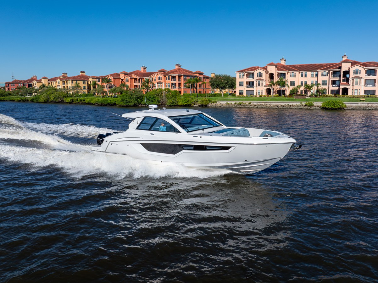 CRUISERS YACHTS 50 GLS OB, photo 2
