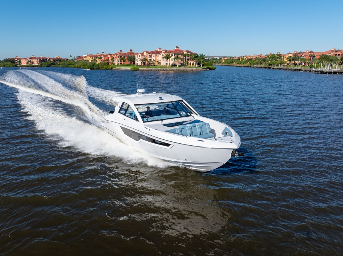 CRUISERS YACHTS 50 GLS OB, photo 3