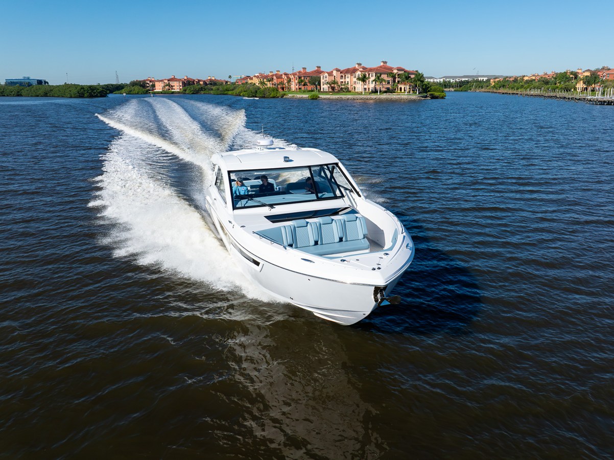 CRUISERS YACHTS 50 GLS OB, photo 4