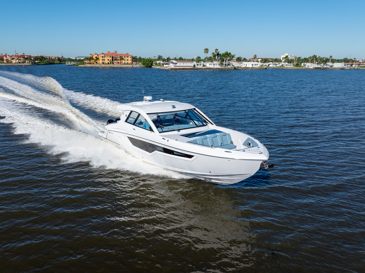 CRUISERS YACHTS 50 GLS OB, photo 6