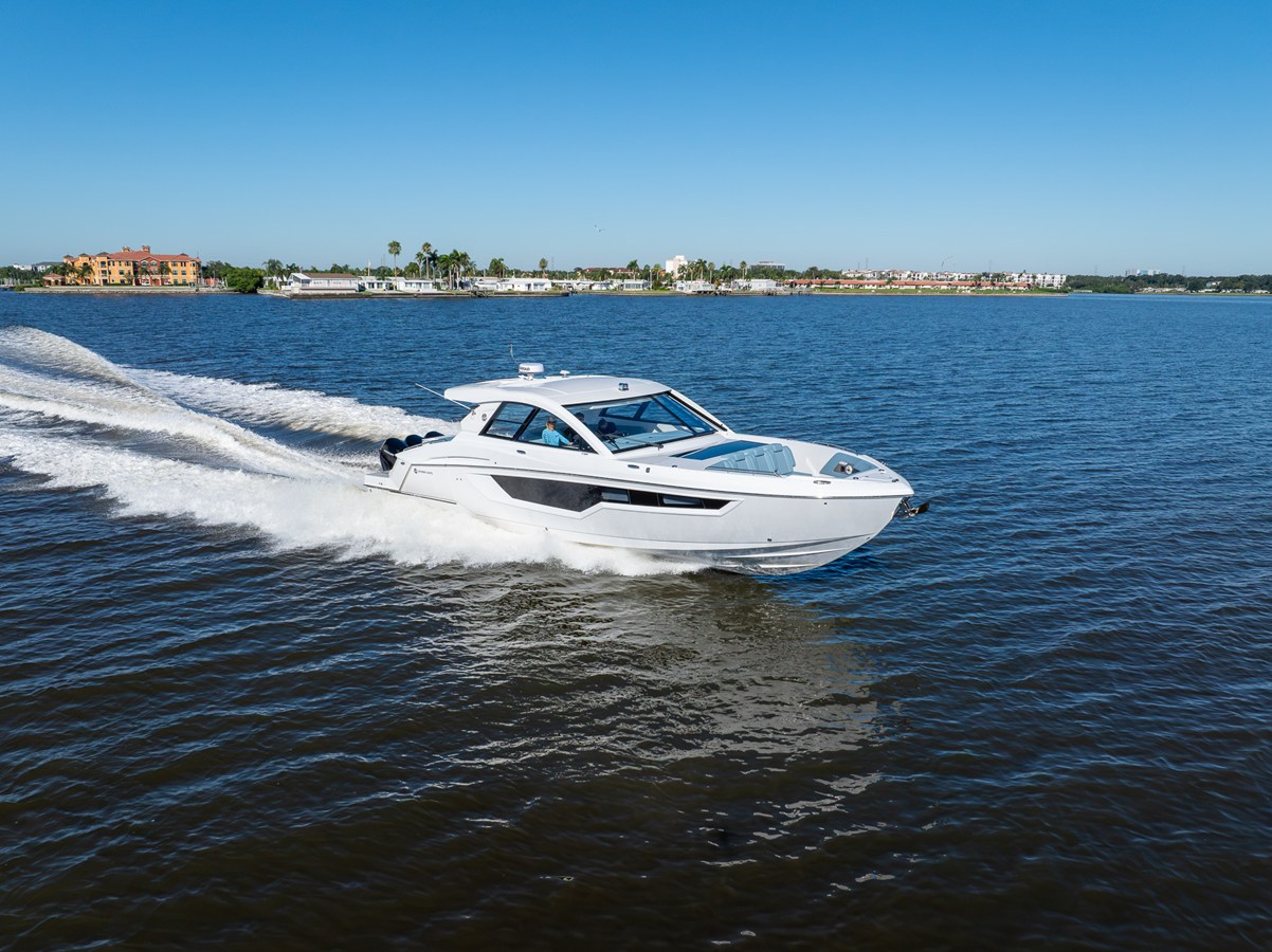CRUISERS YACHTS 50 GLS OB, photo 7