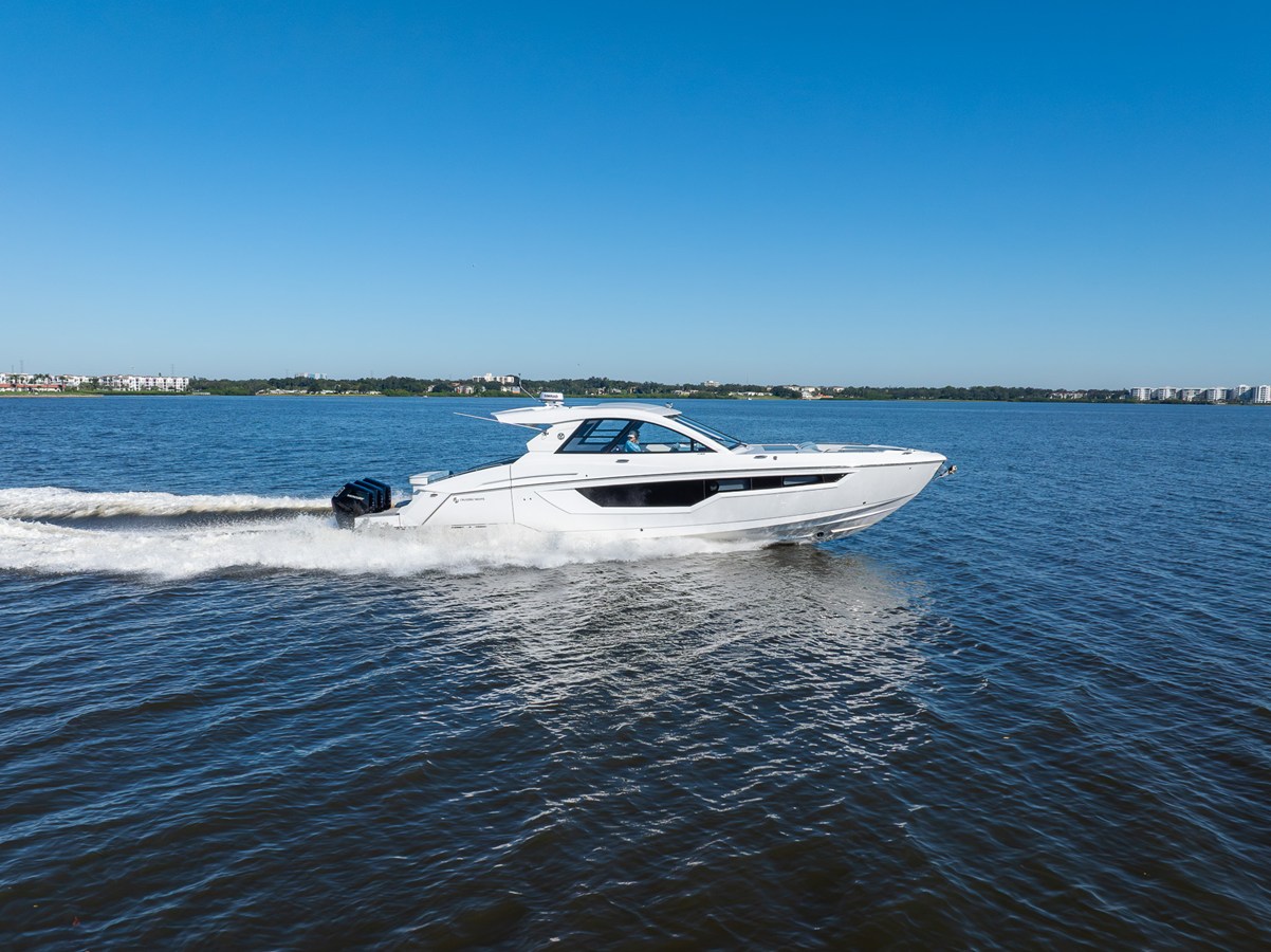 CRUISERS YACHTS 50 GLS OB, photo 8