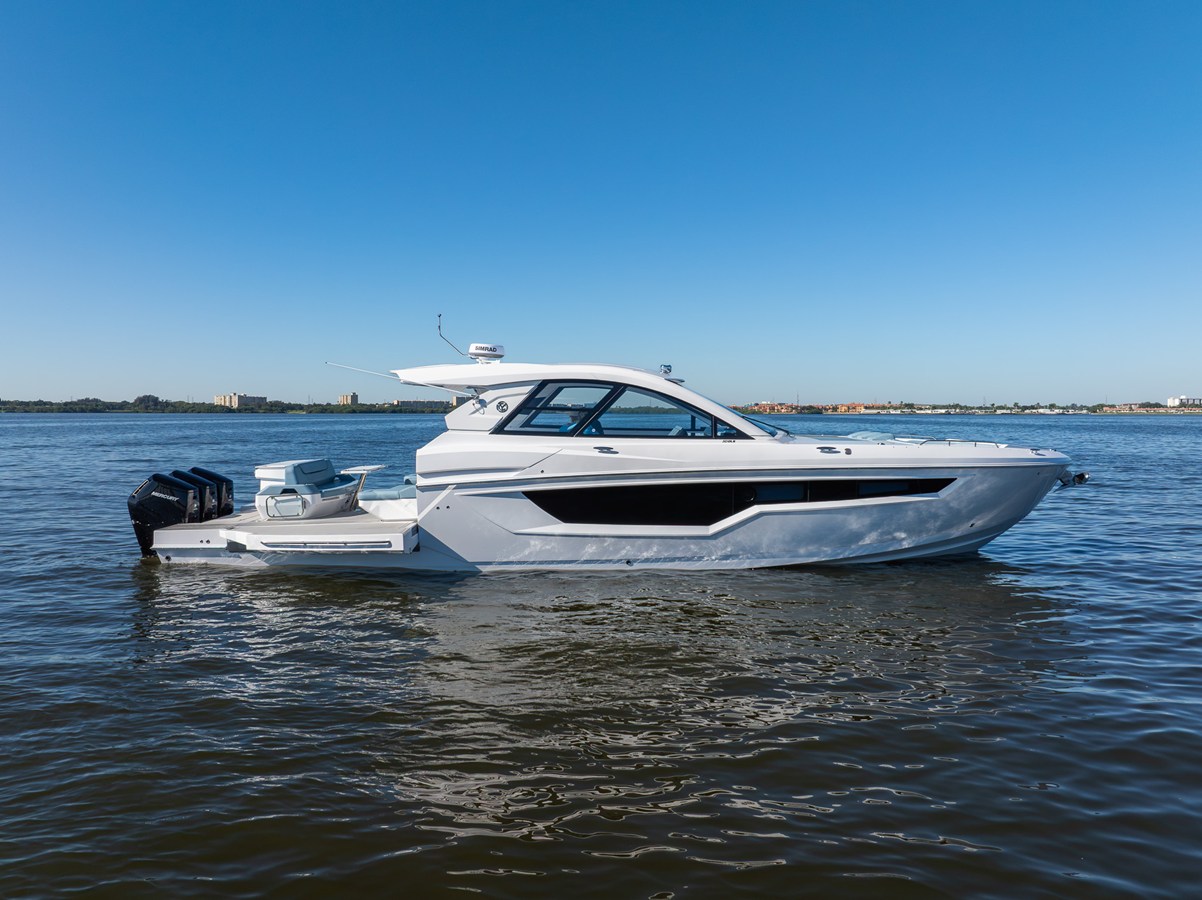 CRUISERS YACHTS 50 GLS OB, photo 11