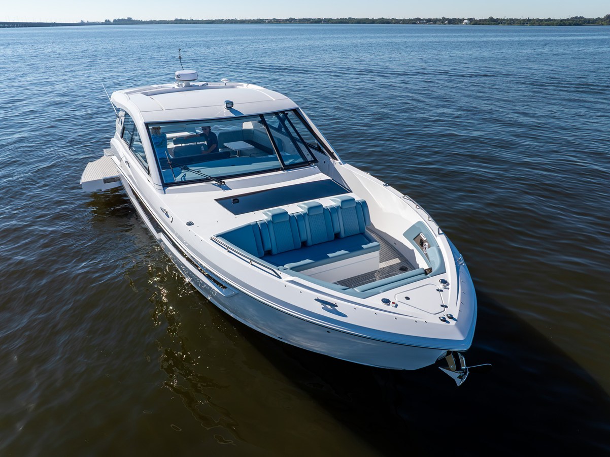 CRUISERS YACHTS 50 GLS OB, photo 13