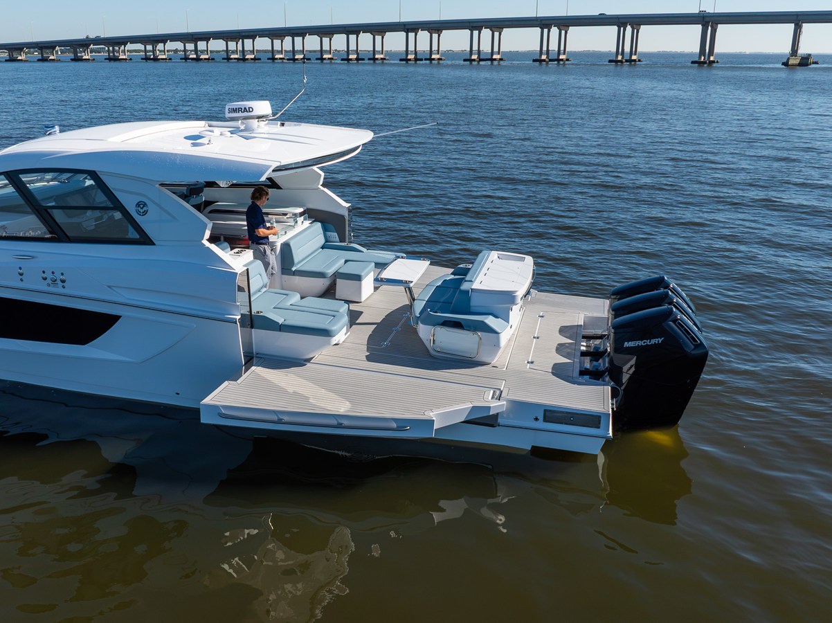 CRUISERS YACHTS 50 GLS OB, photo 14