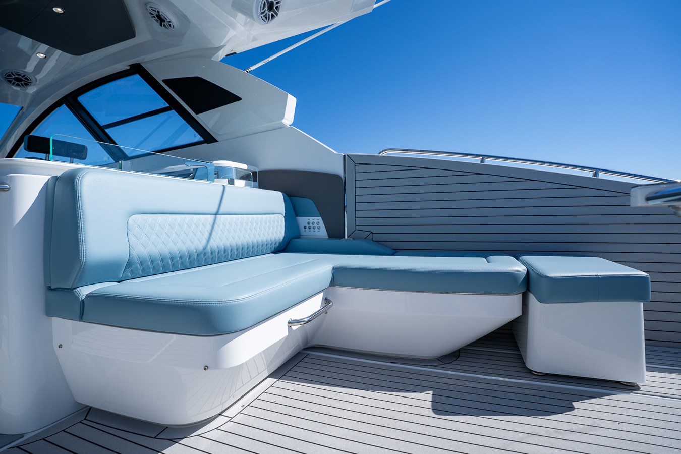 CRUISERS YACHTS 50 GLS OB, photo 22