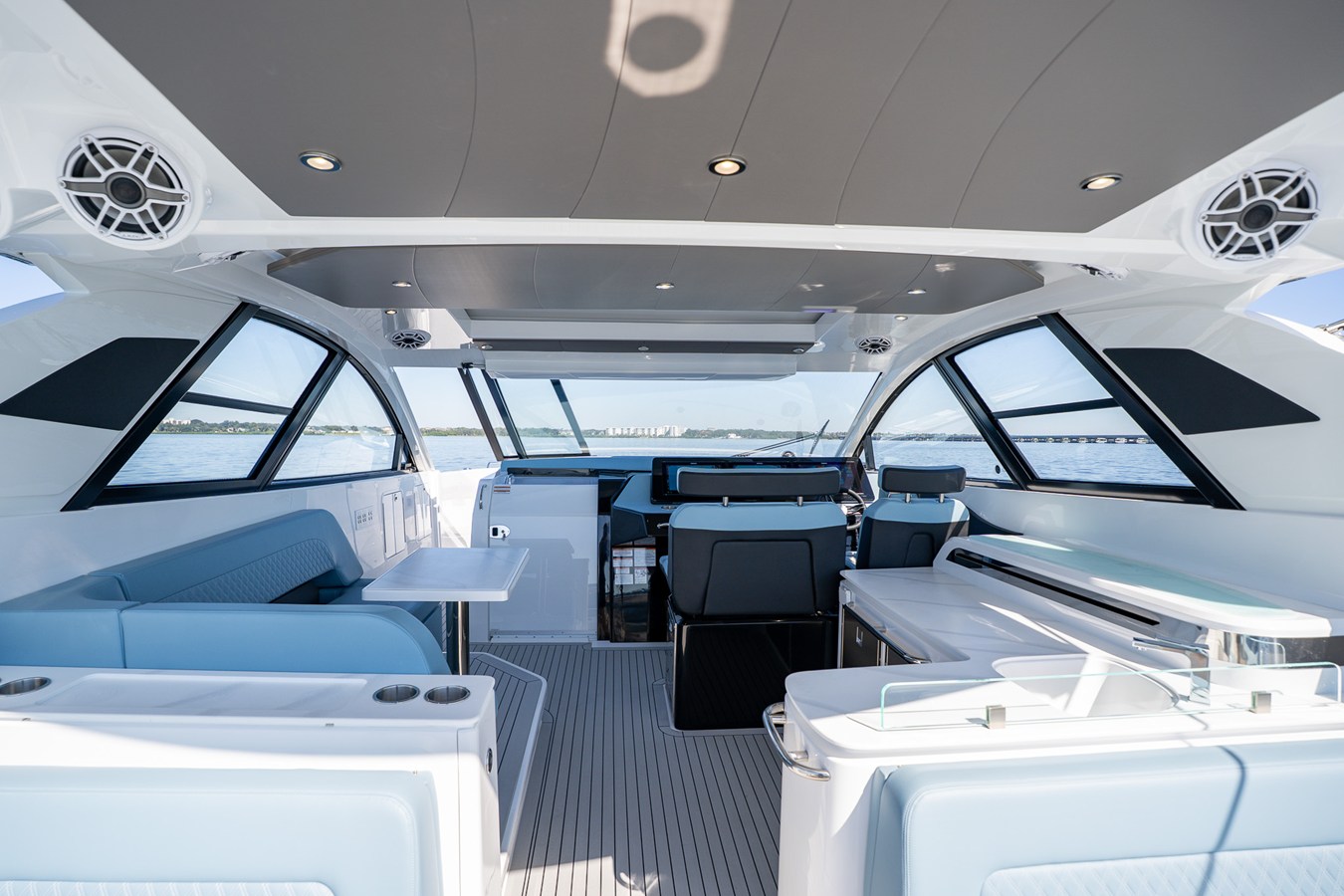 CRUISERS YACHTS 50 GLS OB, photo 23