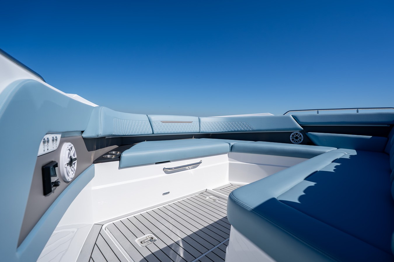 CRUISERS YACHTS 50 GLS OB, photo 40
