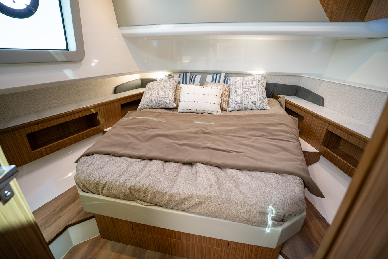 CRUISERS YACHTS 50 GLS OB, photo 52