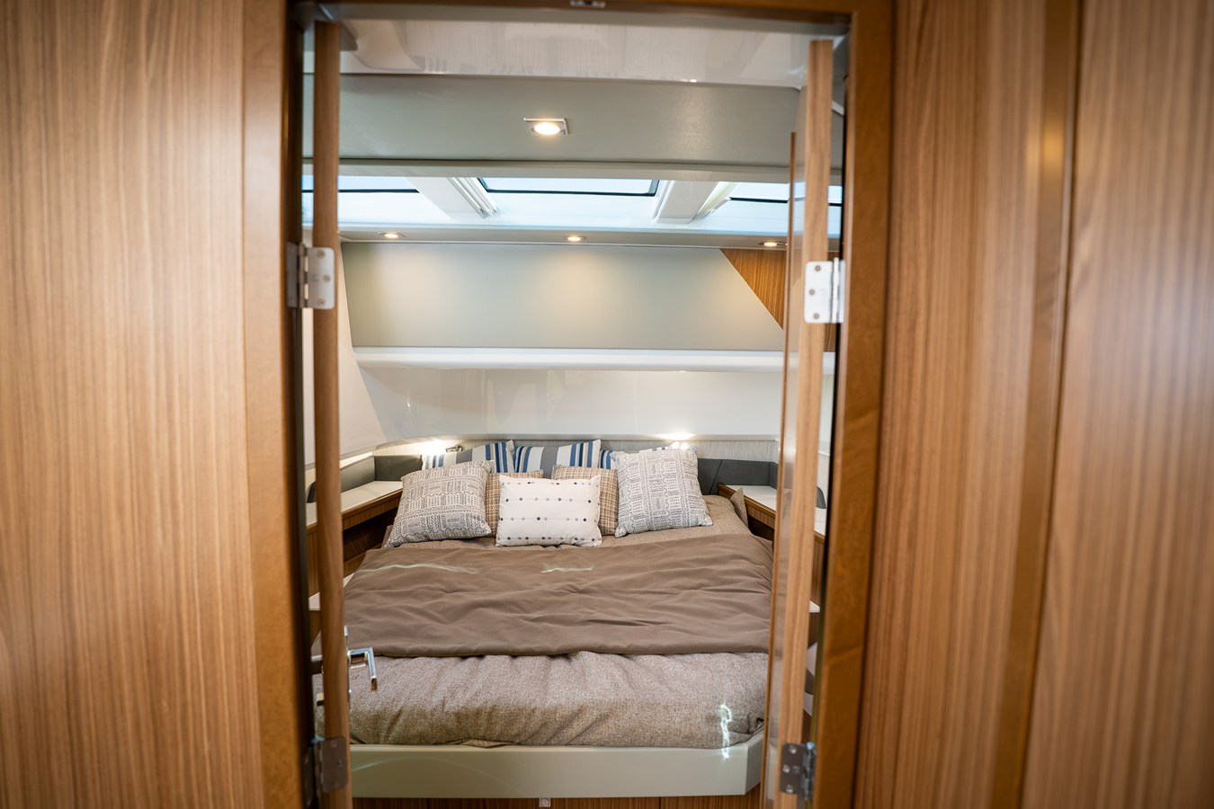 CRUISERS YACHTS 50 GLS OB, photo 54