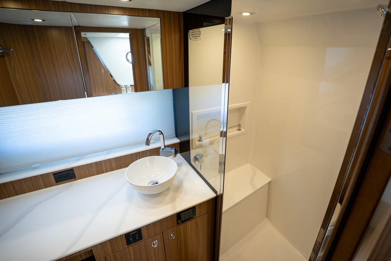 CRUISERS YACHTS 50 GLS OB, photo 58