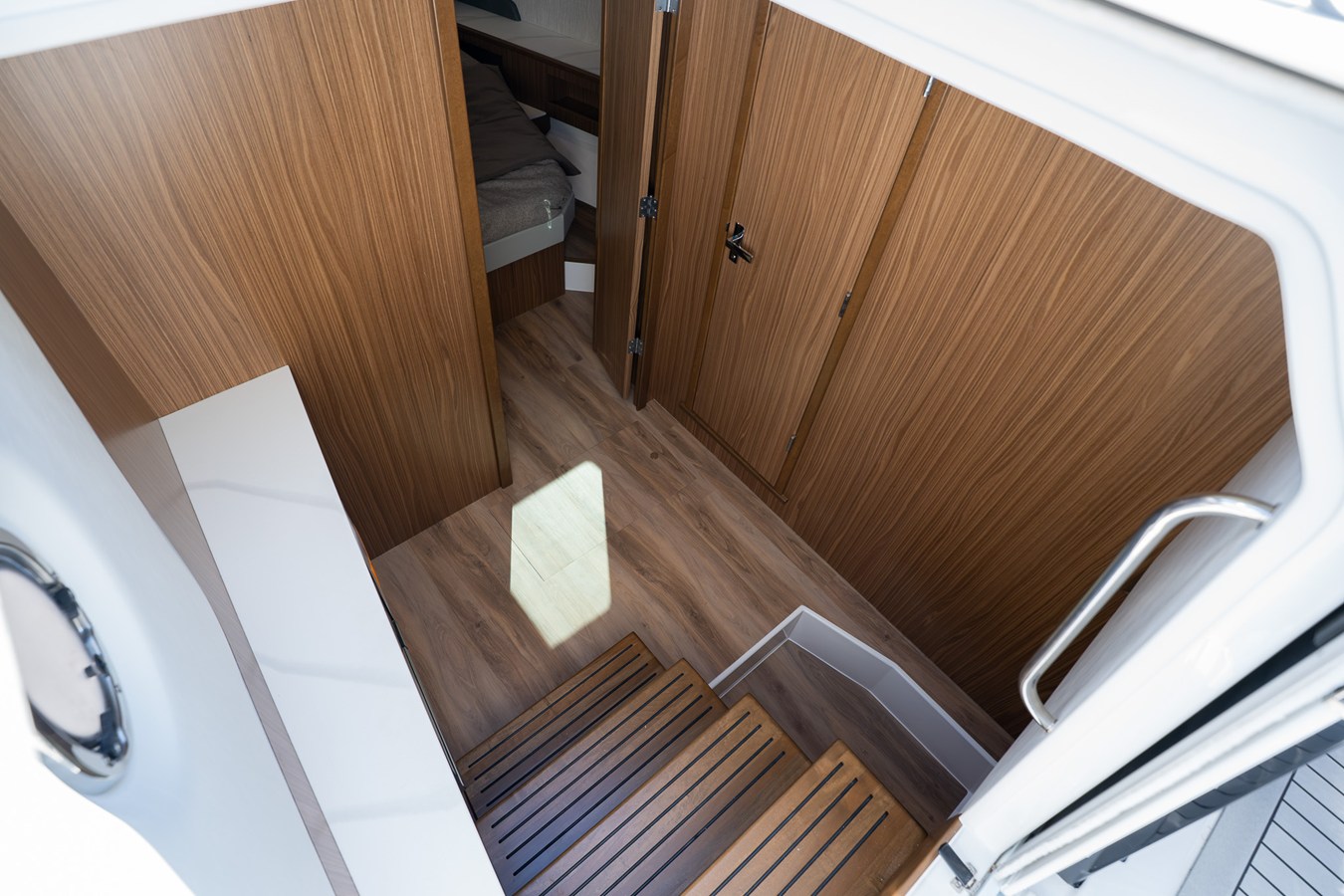 CRUISERS YACHTS 50 GLS OB, photo 62