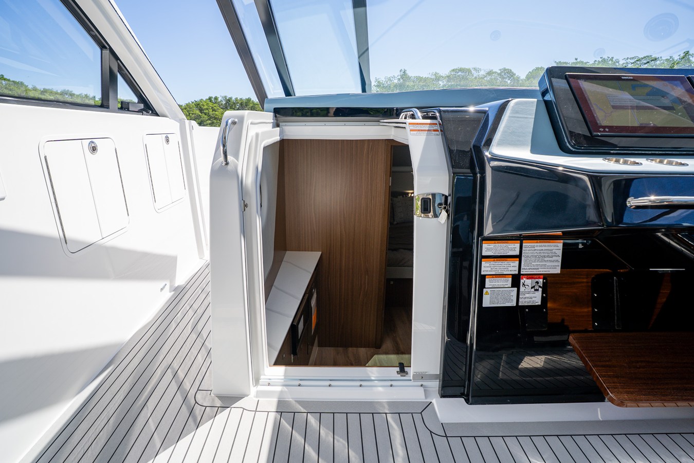 CRUISERS YACHTS 50 GLS OB, photo 63