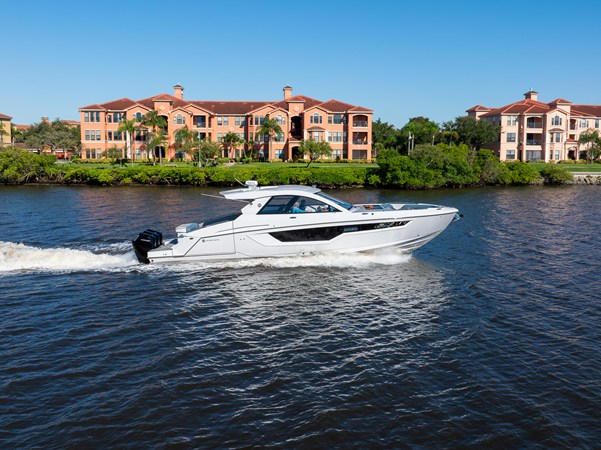 CRUISERS YACHTS 50 GLS OB — 2027 Cruisers Yachts 50 GLS OB