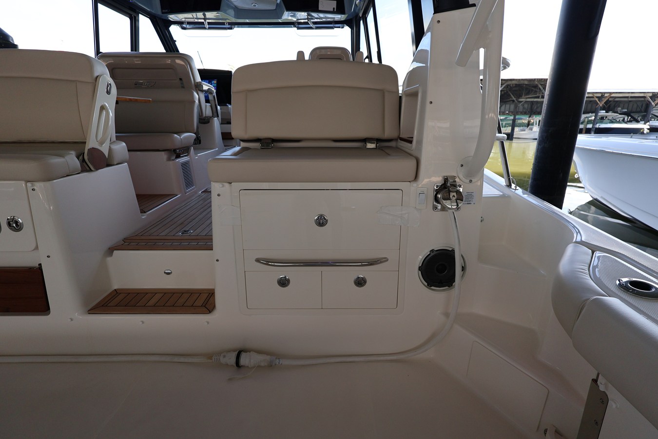 BOSTON WHALER 405 CONQUEST, photo 27