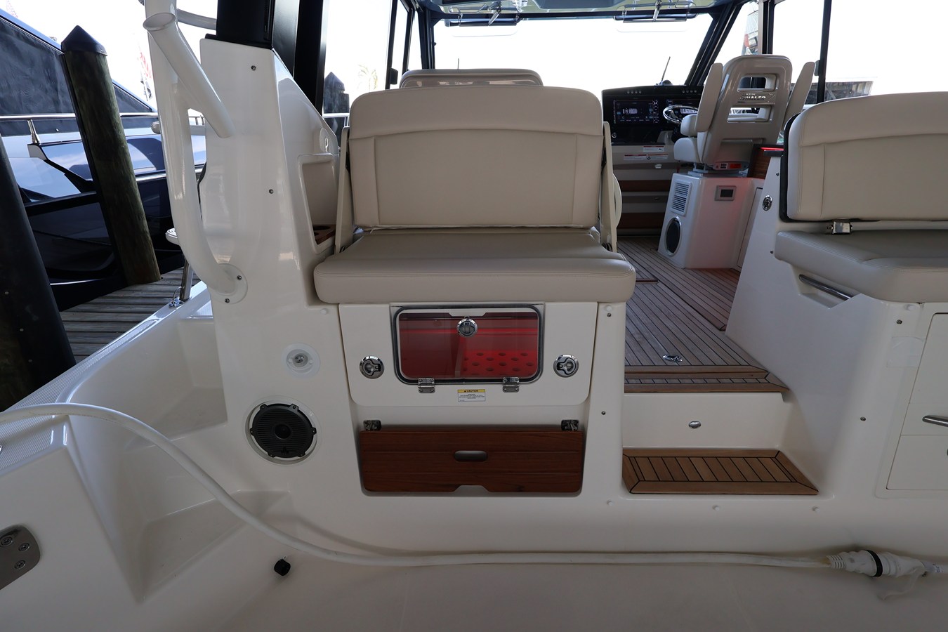 BOSTON WHALER 405 CONQUEST, photo 29