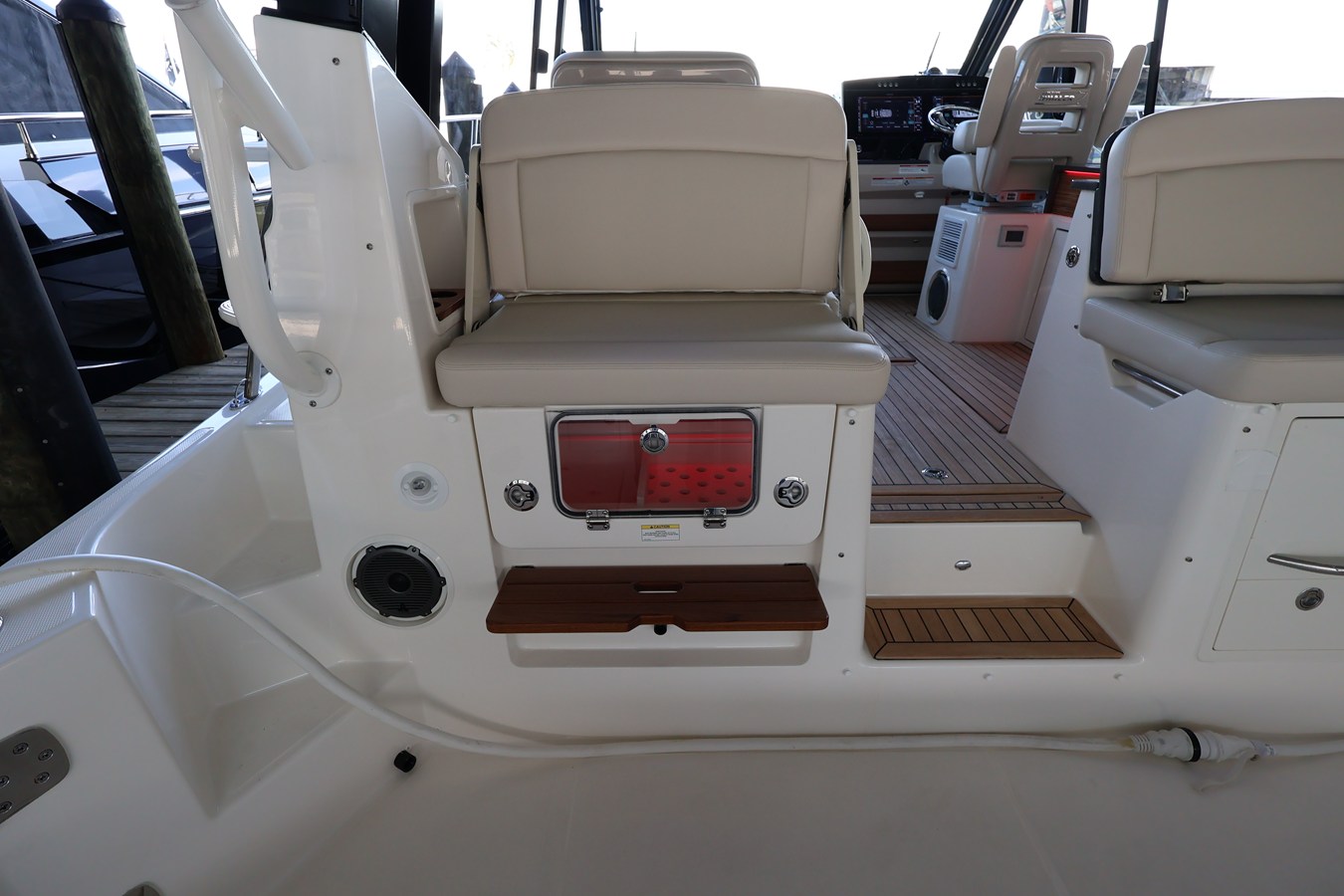 BOSTON WHALER 405 CONQUEST, photo 30