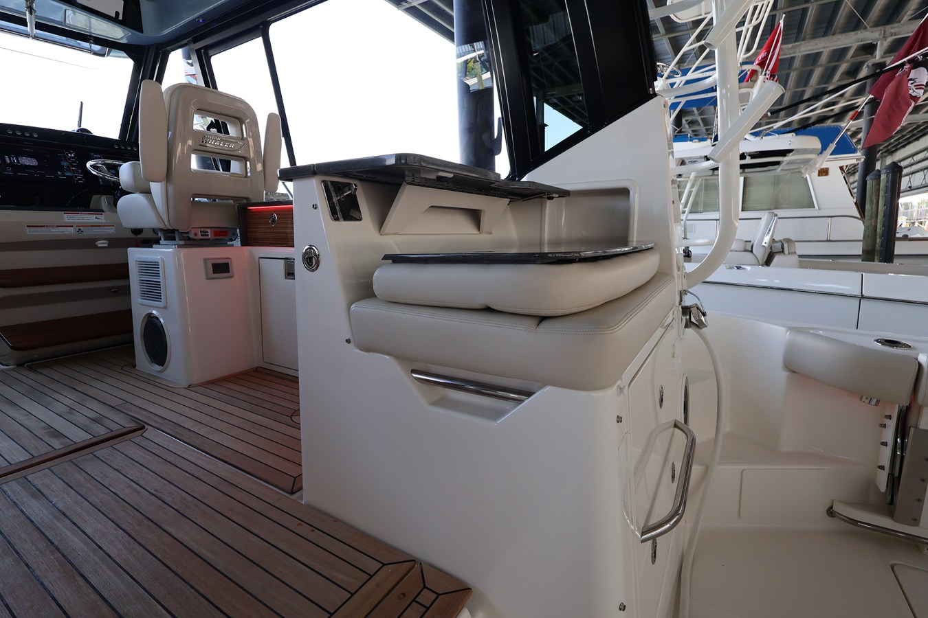 BOSTON WHALER 405 CONQUEST, photo 35