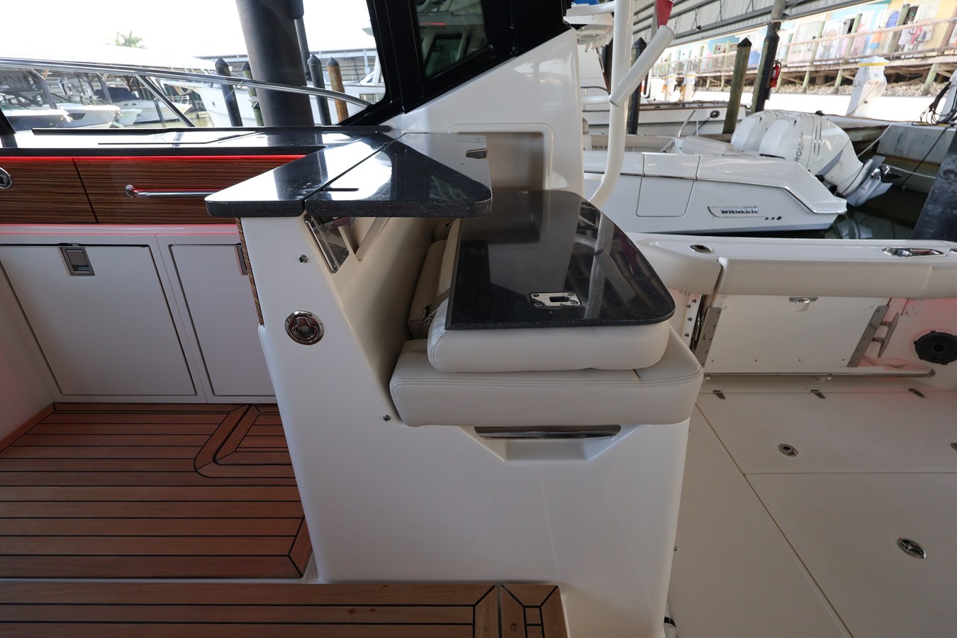 BOSTON WHALER 405 CONQUEST, photo 37