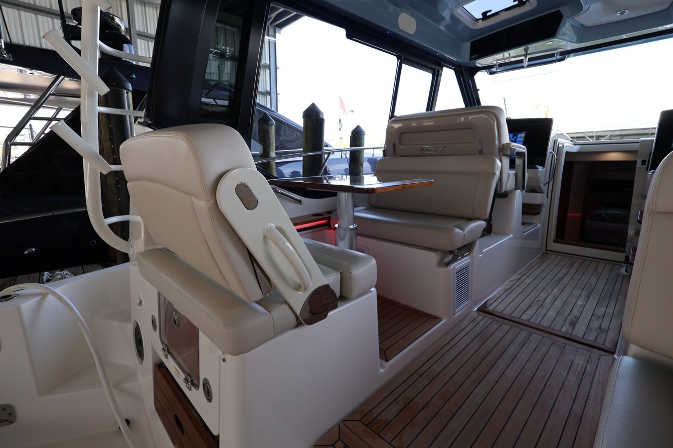 BOSTON WHALER 405 CONQUEST, photo 39
